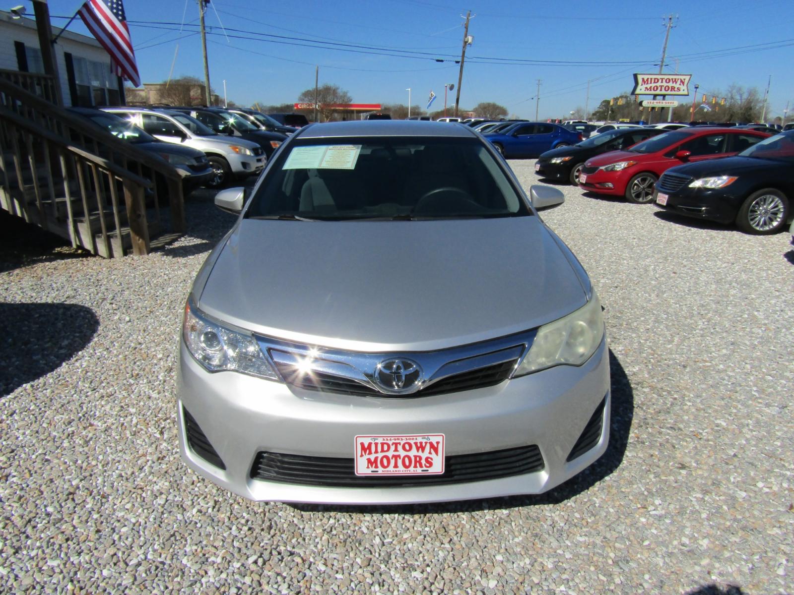 2014 Silver /Gray Toyota Camry LE (4T4BF1FK9ER) , Automatic transmission, located at 15016 S Hwy 231, Midland City, AL, 36350, (334) 983-3001, 31.306210, -85.495277 - Photo #1